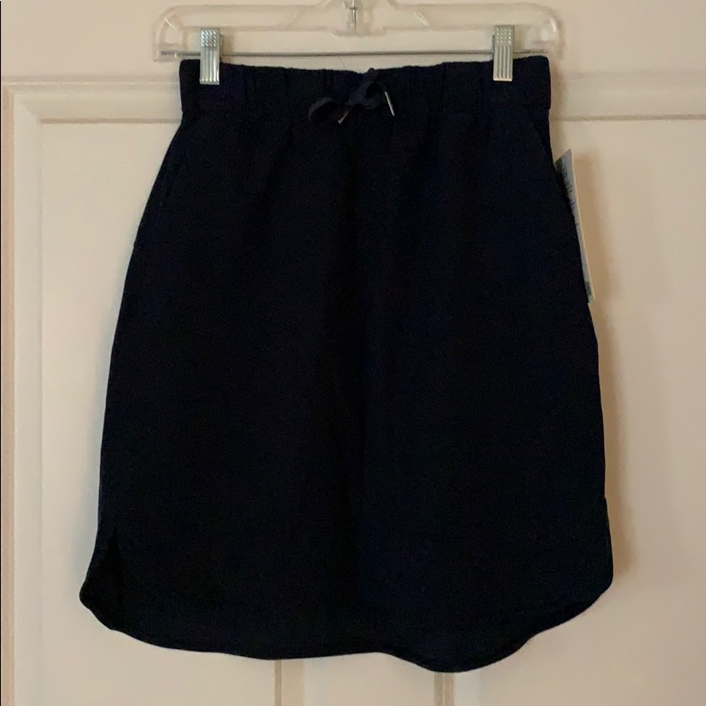 Navy Blue Lululemon On the Fly skirt, size 6 NWT
